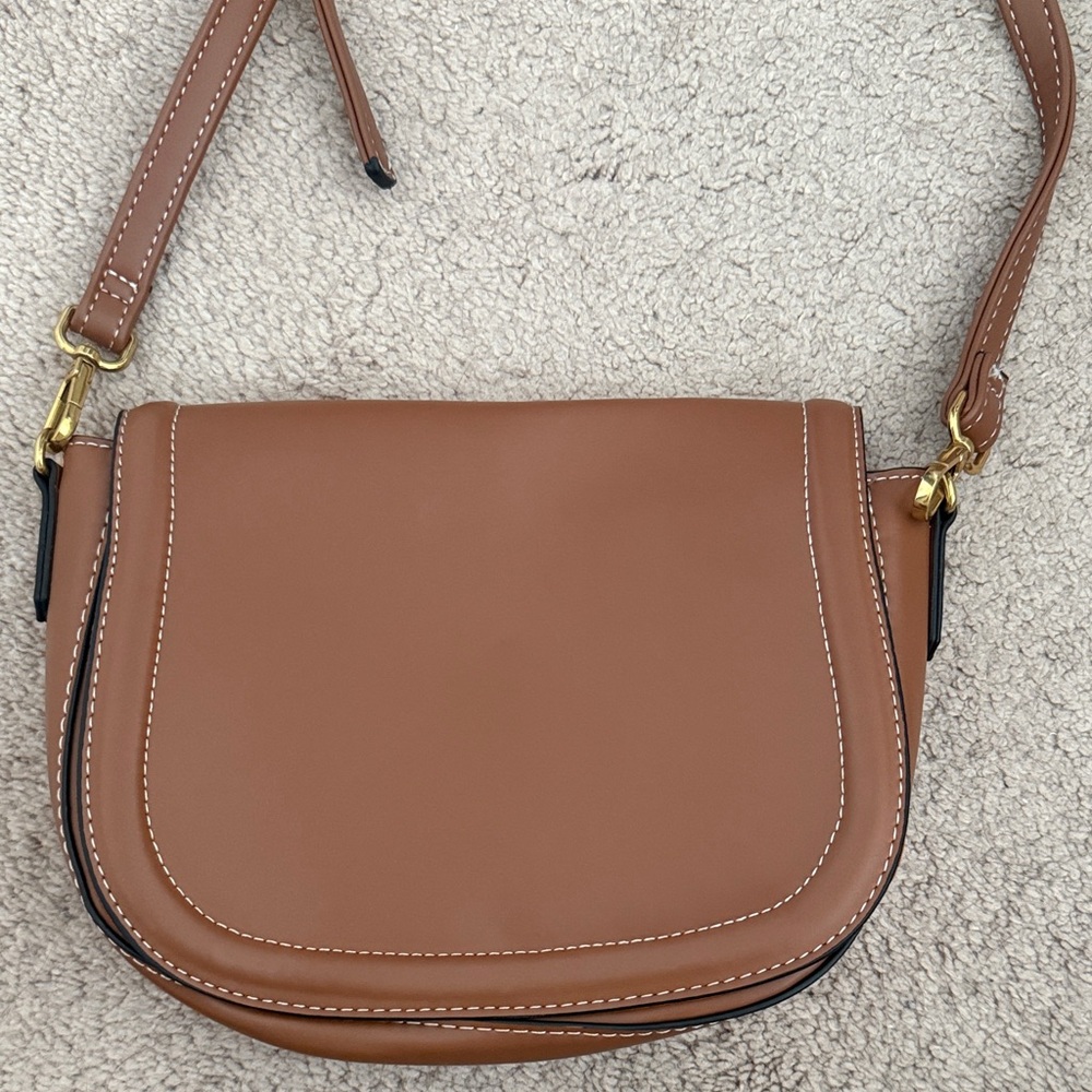 Chic Tan Leather Crossbody Bag